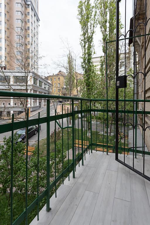 Kyiv White Apartment Exterior photo